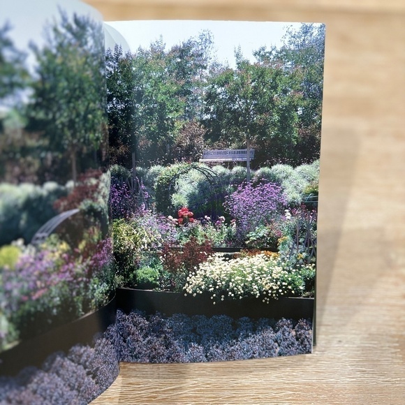 Art & Design Book Collection, Set of 6 Collector Resources - Picture 14 of 16